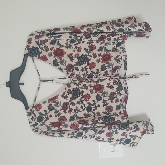 Forever 21  print long sleeve crop top blouse tie in back - Picture 3 of 6